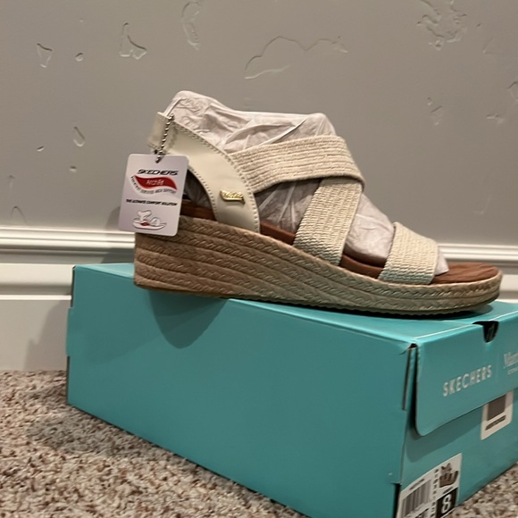 Sketchers by Martha Stewart arch fit size 8 wedge sandal - Picture 3 of 10